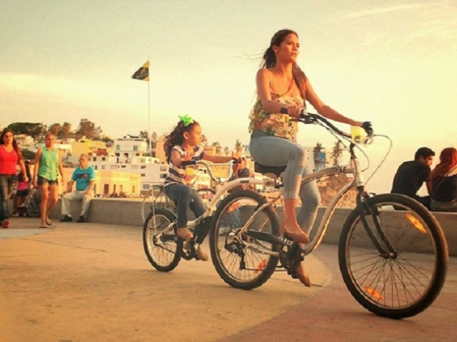 pedaleando por el paseo
